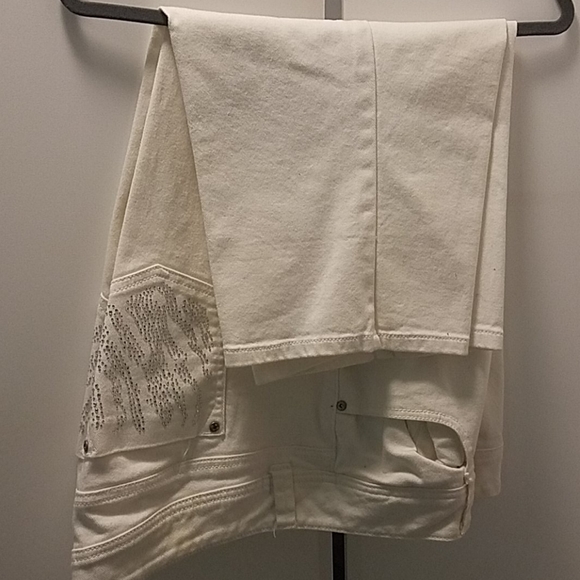 Capris - Picture 2 of 4